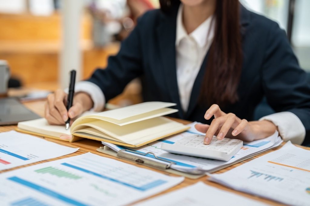 Hvor tit skal du bogføre? Sådan overholder du reglerne og bevarer overblikket