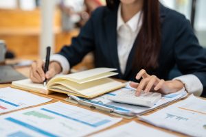 Hvor tit skal du bogføre? Sådan overholder du reglerne og bevarer overblikket